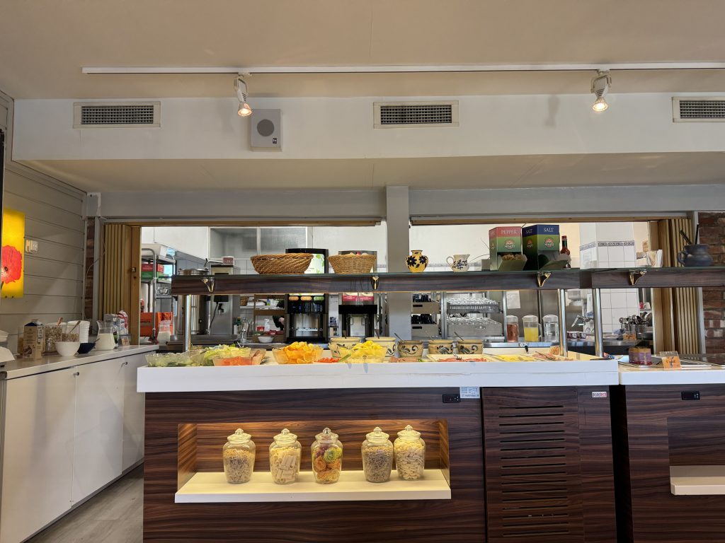 Oslo Youth Hostel Haraldsheim 早餐吧